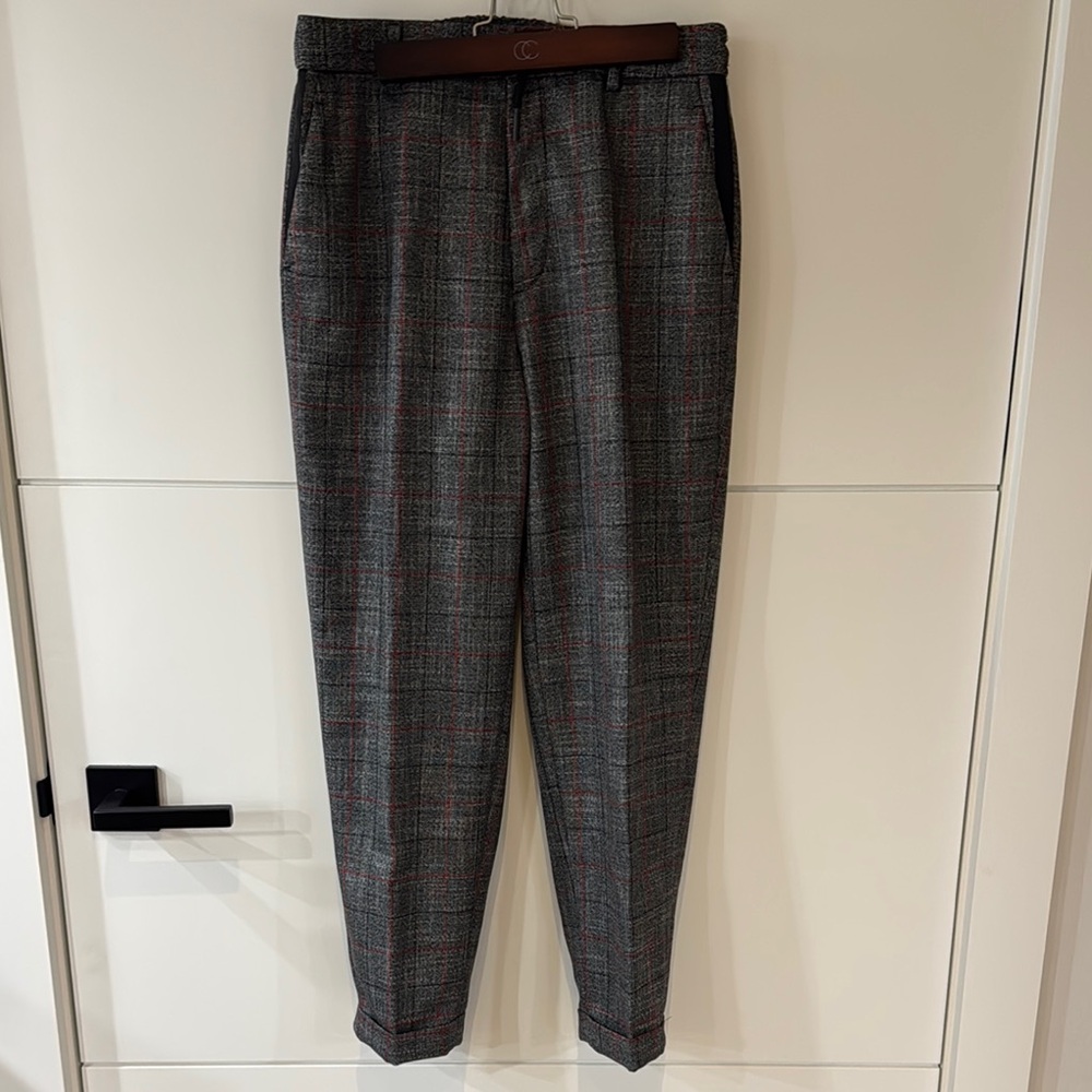 Gray Ankle length Pants with Elastic Waistband and Tapered Leg